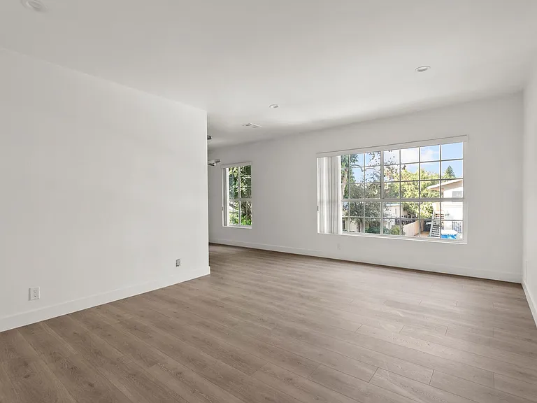 904 N Gardner St #4 — Photo 2