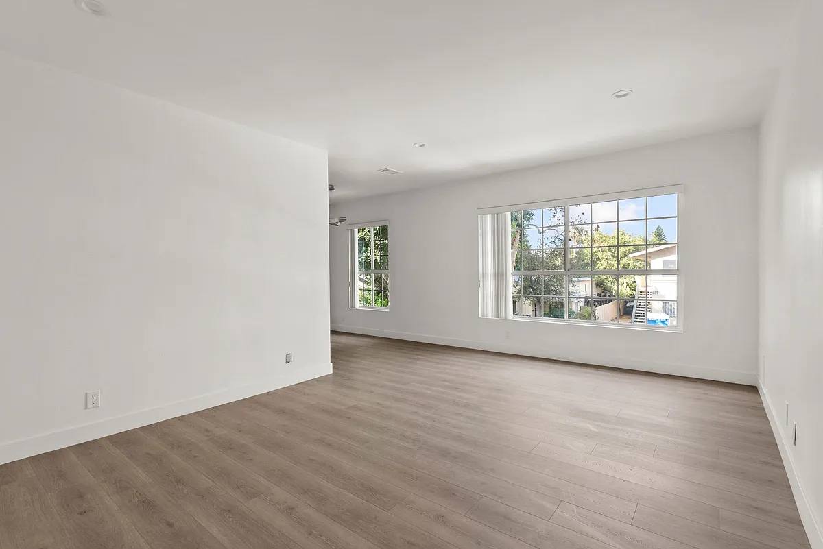 Building Photo - 904 N Gardner St #4