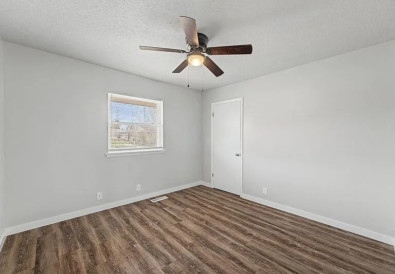 1305 W New Hope Rd #A — Photo 16