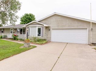 916 N Henry St, Green Bay, WI 54302
