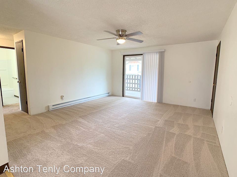 1st image of 139 NW Jackson St APT 6