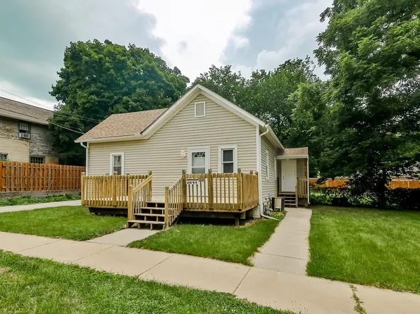 611 John St, Rockford, IL 61103