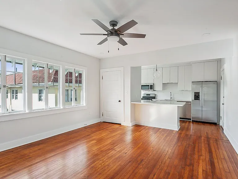 7 Fontainebleau Dr #301 — Photo 16