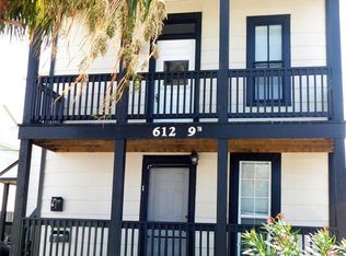 612 9th St APT 1, Galveston, TX 77550