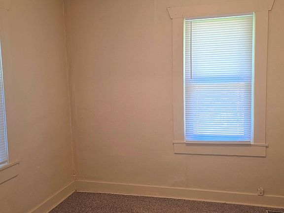 3rd image of 2106 W Walnut St