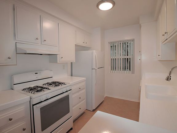 4th image of 1432 N Fairfax Ave APT 3