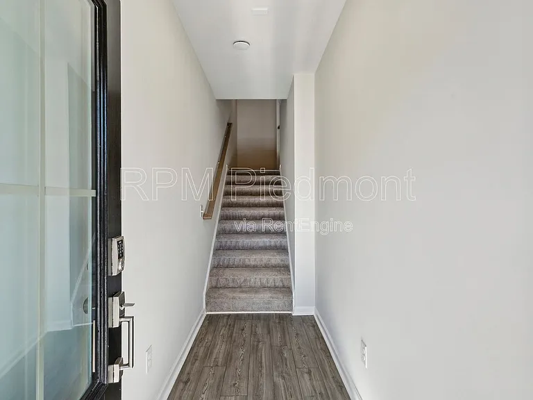 1604 Halbrook Pl SW — Photo 4