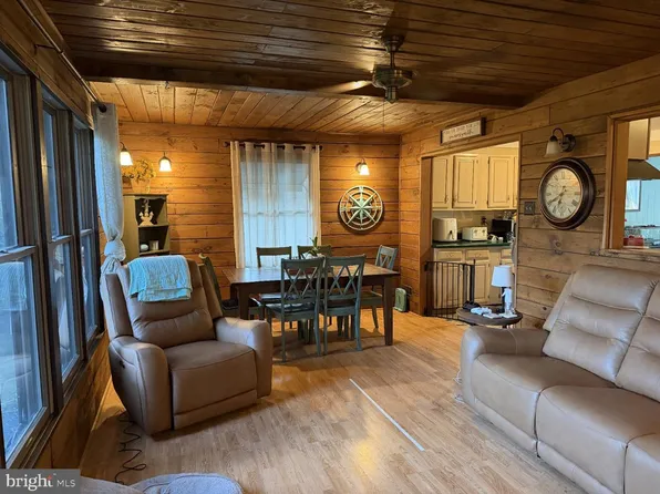 7474 Collins Ave, Pennsauken, NJ 08109