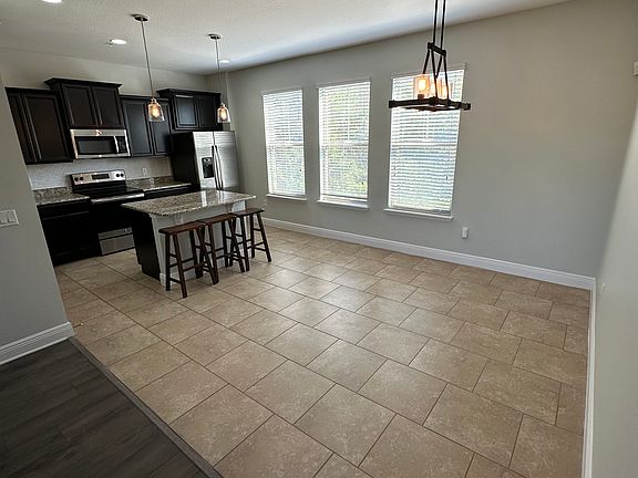 4th image of 10041 Town Lake Dr