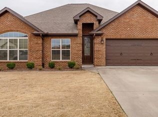107 Cottonwood Dr, Muscle Shoals, AL 35661