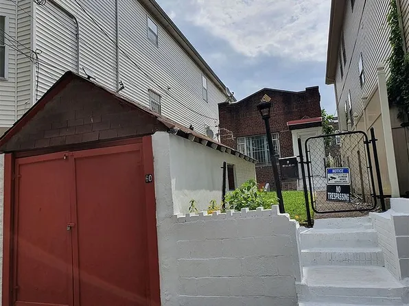 60 Dales Ave, Jersey City, NJ 07304
