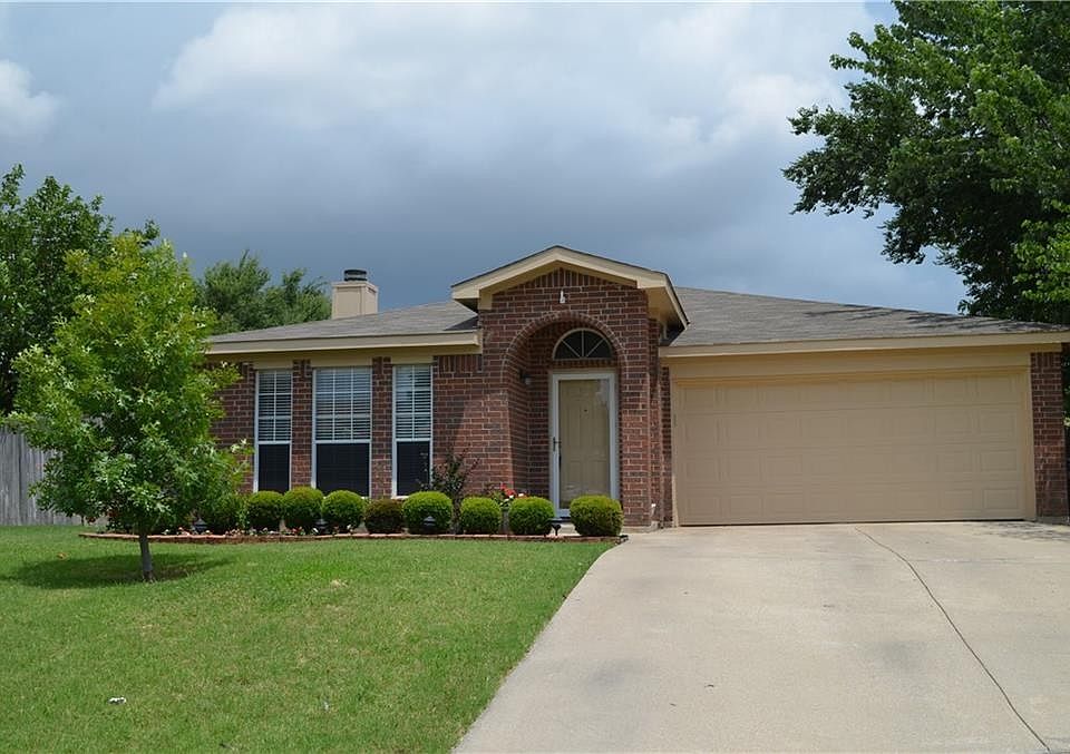 Gorgeous curb appeal - trees, landscaping, cul de sac lot, & huge fenced in back yard!