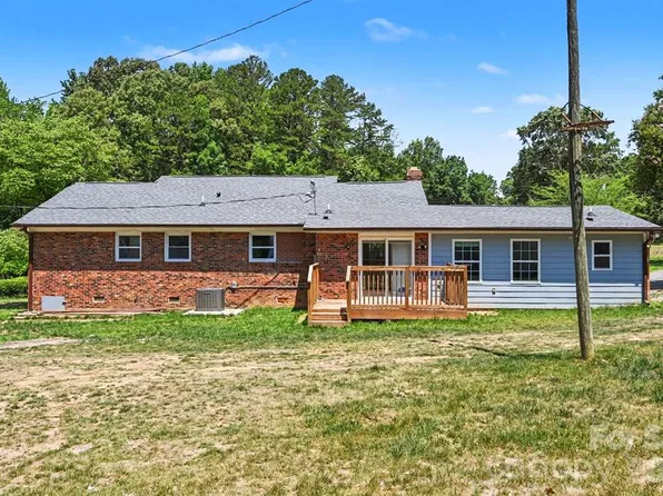 9902 Forest Dr, Charlotte, NC 28216