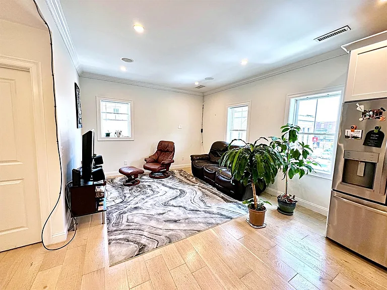 111 Maverick St #2 — Photo 2