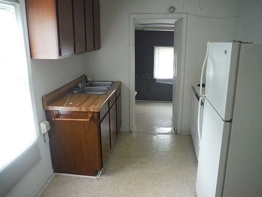 4th image of 109 1/2 Sullivan St