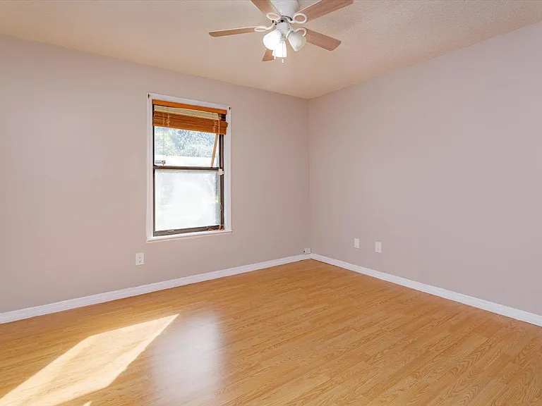 104 Rosemont Ct — Photo 26