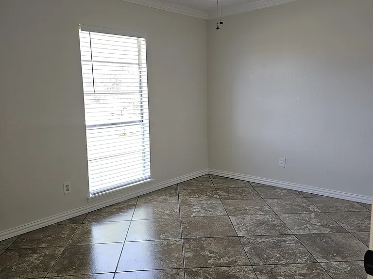 617 Country Ln — Photo 15