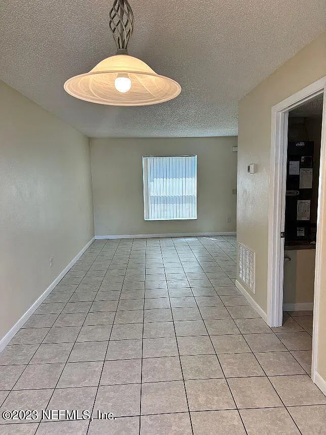 2 bed, 1.5 bath, 900 sqft, $1,300 — Photo 4