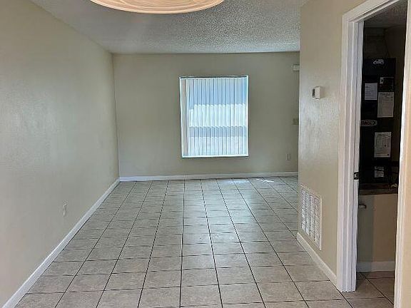 4th image of 52 Masters Dr APT A