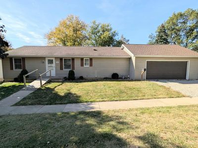 356 S Maple St, Farmington, IL, 61531