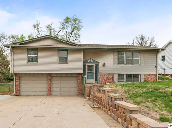 9728 Erskine St, Omaha, NE 68134