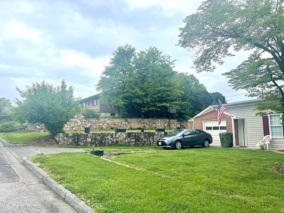 2nd image of 1302 Penley Blvd