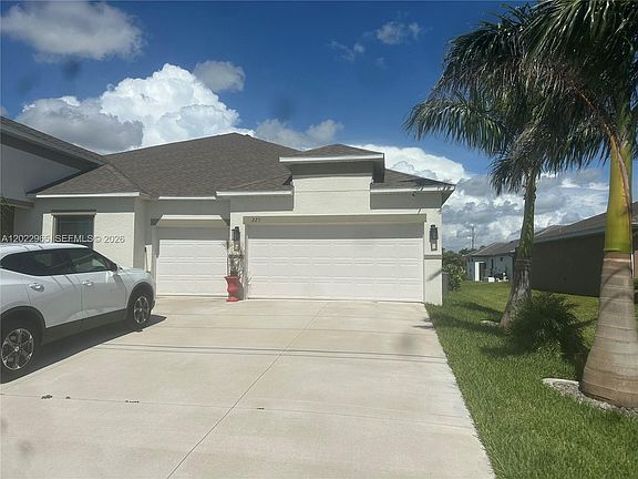4th image of 225 SW 31st Pl