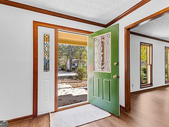 5th image of 110 Lakeside Dr
