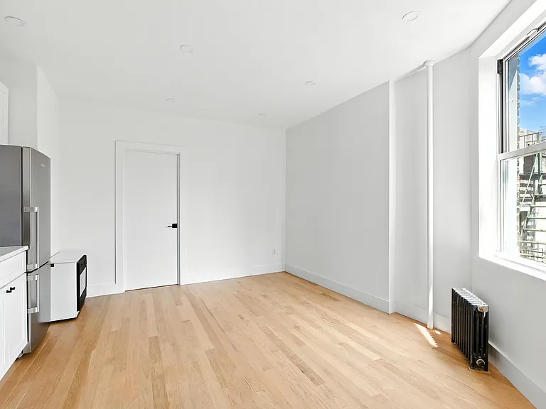 75 Baxter St #32 — Photo 12