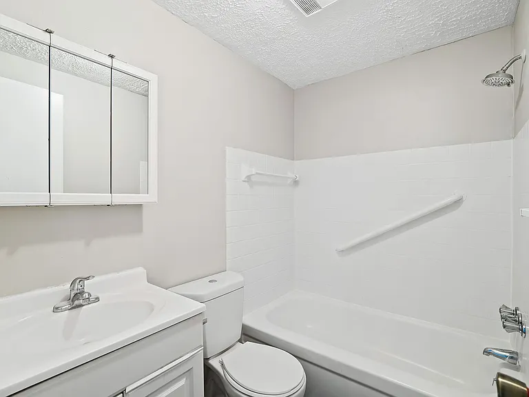 Hollydale — Photo 29
