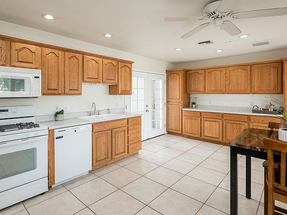 3rd image of 2042 W Aster Dr