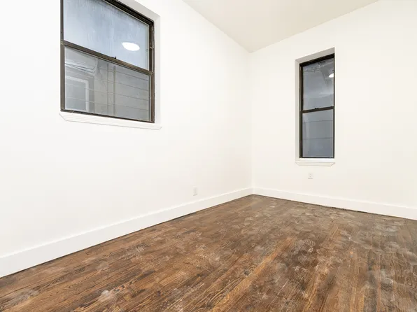 637 Willoughby Avenue image 8 of 14