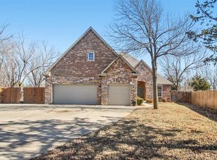 2804 Mirage St, Yukon, OK 73099