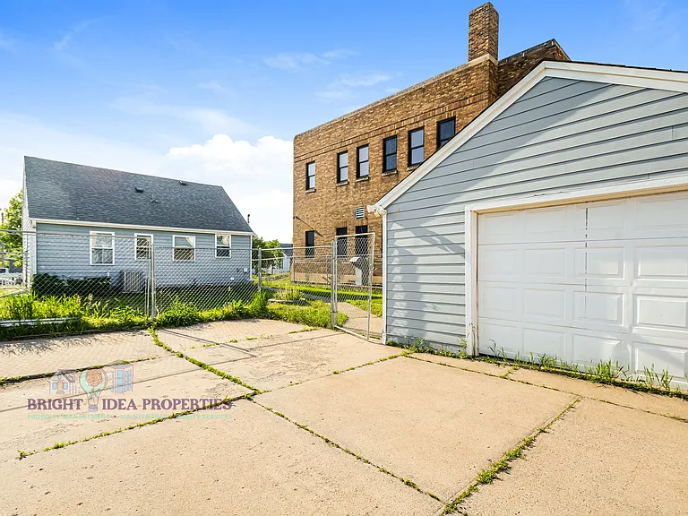 3315 James Ave N — Photo 14