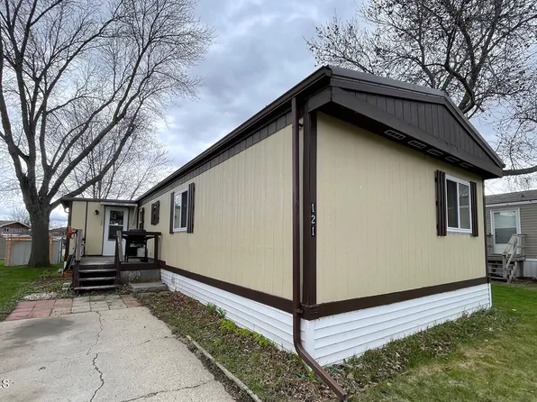 121 Northland Est, Jamestown, ND 58401