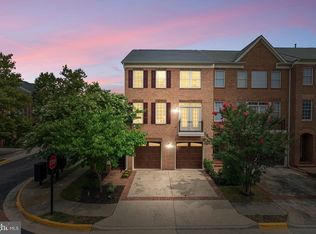112 Monroe Mills Ln, Herndon, VA 20170