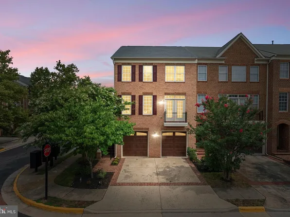 112 Monroe Mills Ln, Herndon, VA 20170