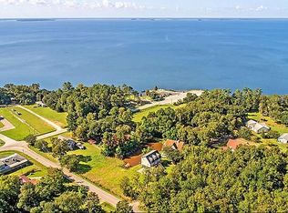 101 N Hampton Dr, Bonneau, SC 29431