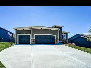 1211 Cooper Dr, Raymore, MO 64083