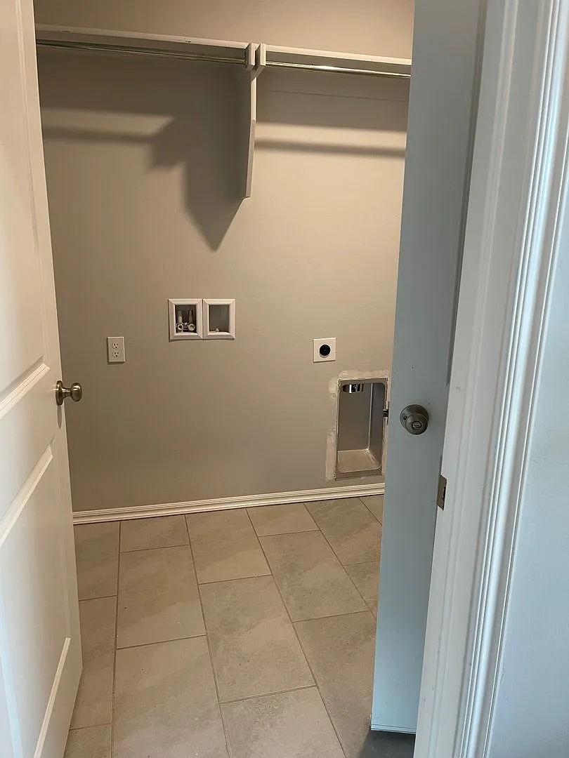 Home in Castleberry Villas — Photo 3
