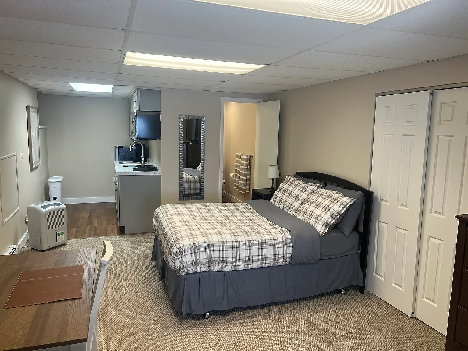 Studio, 2240 sqft, $1,100 — Photo 3