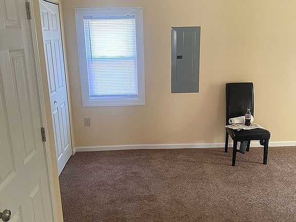 4th image of 512 Knowl St