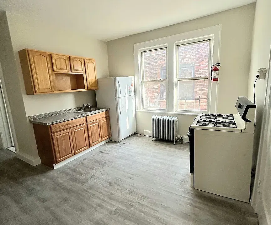 490 E 23rd St #8D