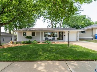 2017 S Blauvelt Ave, Sioux Falls, SD 57105