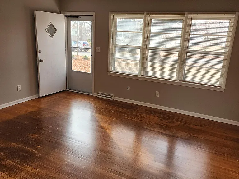 7331 Olive St — Photo 4