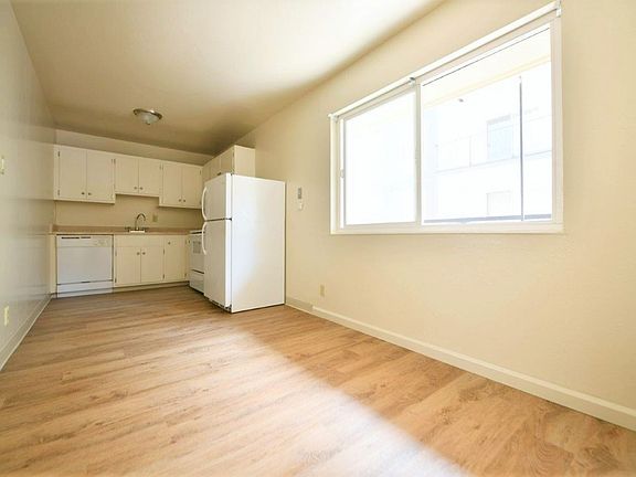 4th image of 2514 College Ave #F