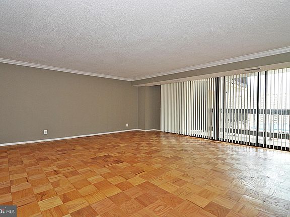 4th image of 3800 Fairfax Dr APT 1601