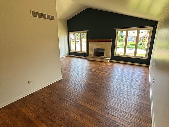 3rd image of 2926 Tattersall Rd