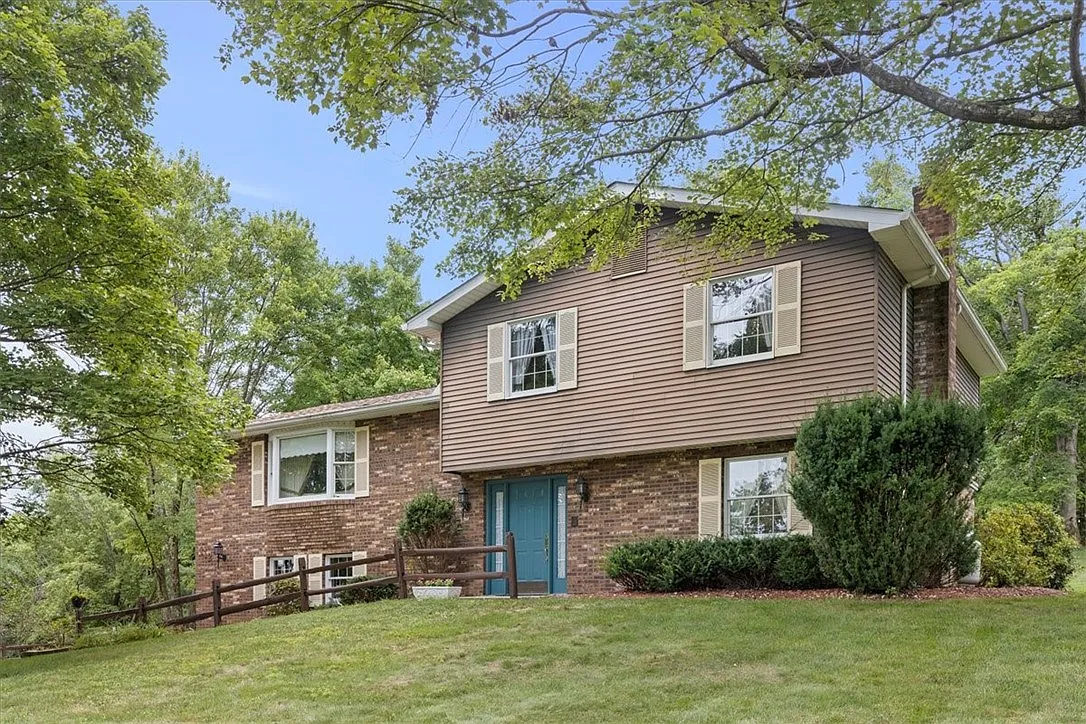 112 Foxglove Dr photo 1