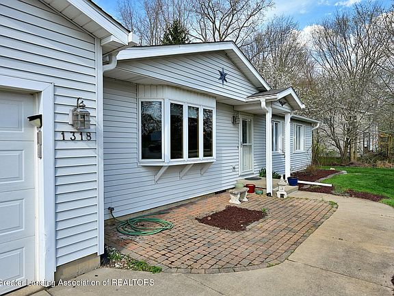5th image of 1318 W Herbison Dr